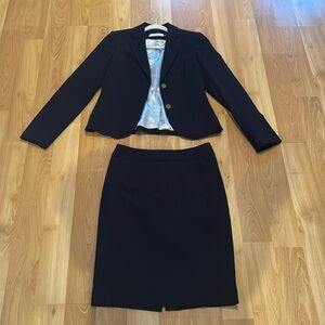 Calvin Klein size 2 women’s skirt suit